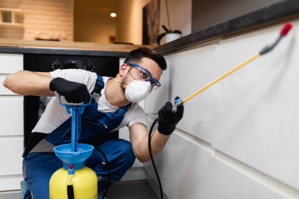 Best Exterminator Services  in Village Green Green Ridge, PA